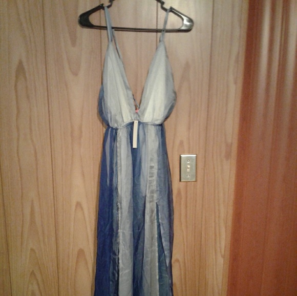 Princess Royal Ivory Maxi Dress - Picture 5 of 6